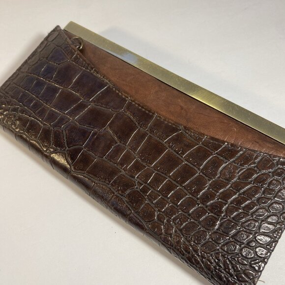 Buxton Woman's Coin Wallet Embossed Floral Detail Leather Brown 7.5” X 4” - Picture 3 of 7